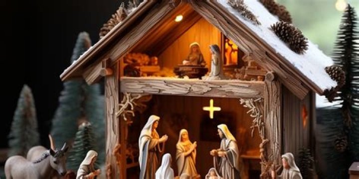 What is Christmas crib meaning?