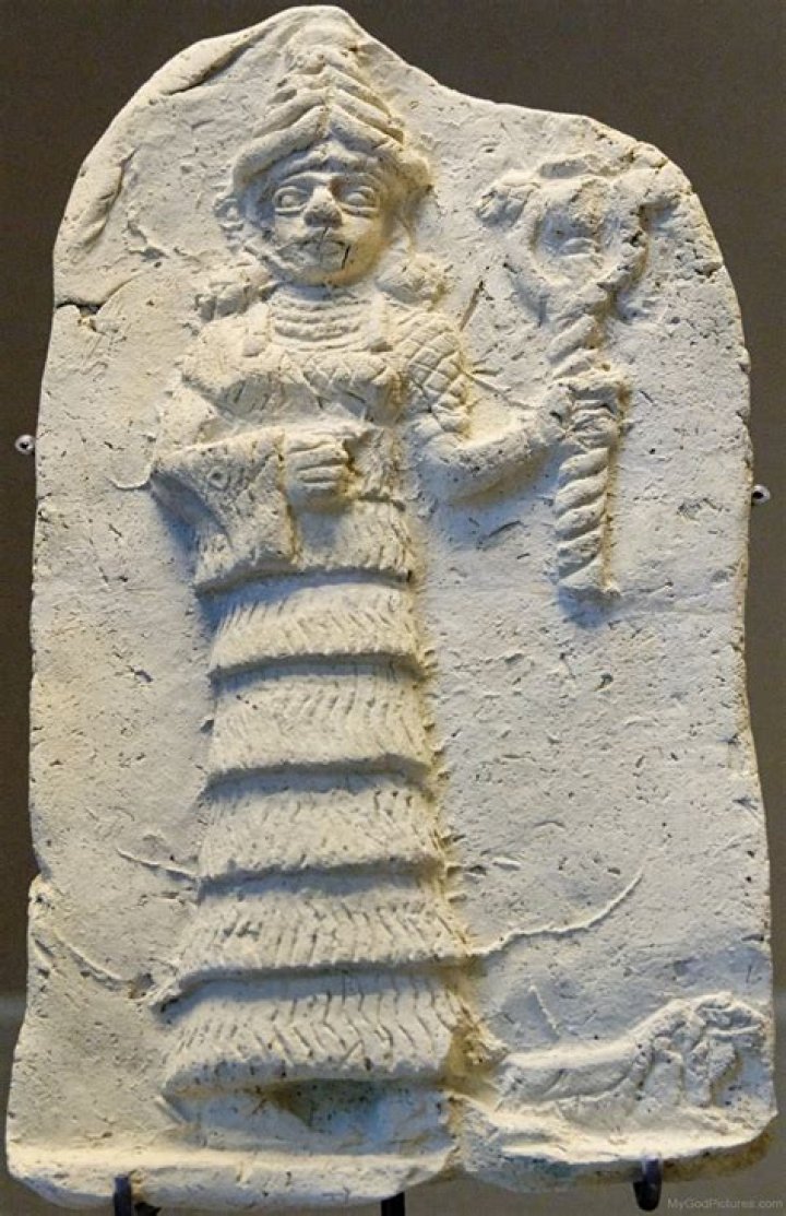 What is Ishtar holding in her hands?
