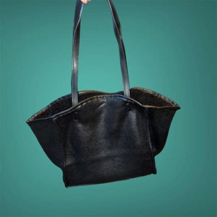 What is Neiman Marcus promotional shipping?