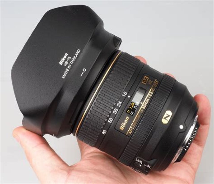 What is Nikon DX VR lens?