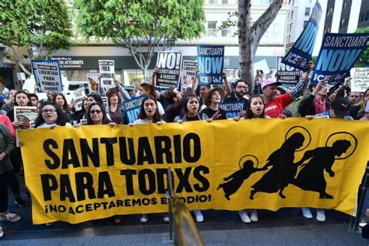What is Oregon's sanctuary law?