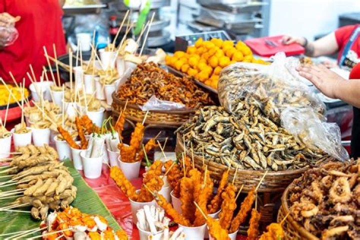 What is street food in the Philippines?