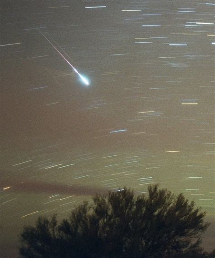 What is the best time to see Halley comet tonight?