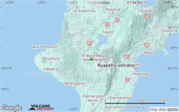 What is the closest town to Mount Ruapehu?