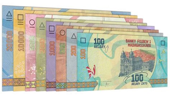 What is the currency of Pune?