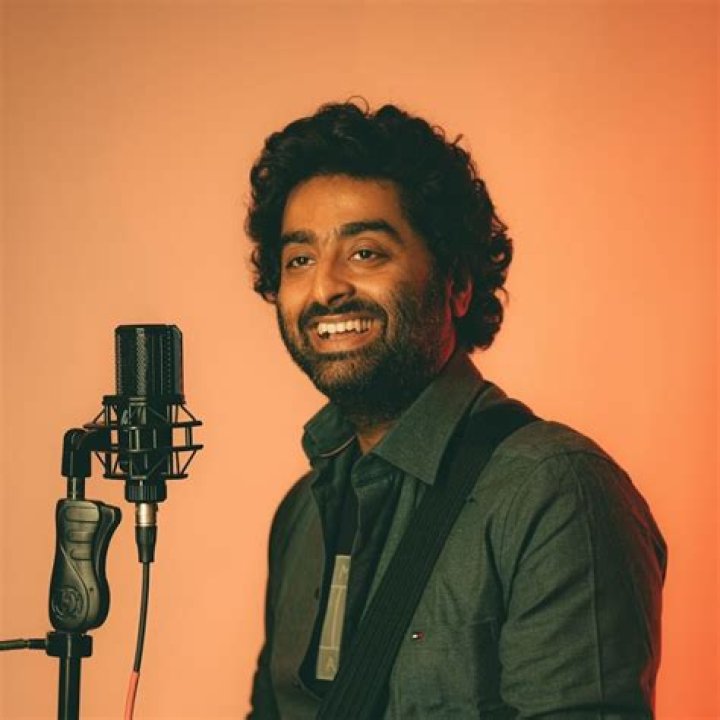 What is the education of Arijit Singh?