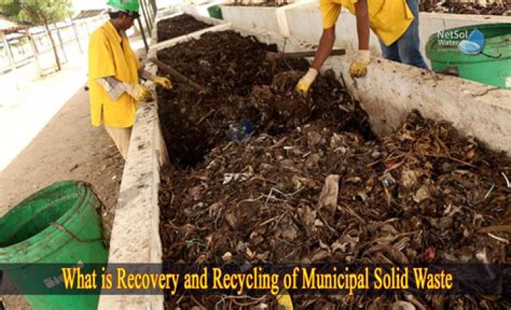 What is the example of municipal solid waste?