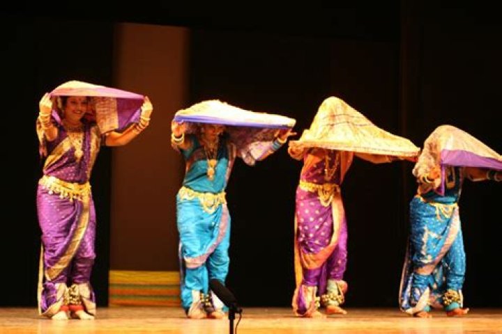 What is the famous folk dance of Maharashtra?