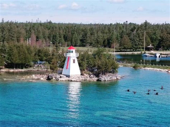 What is the largest freshwater island in Canada?