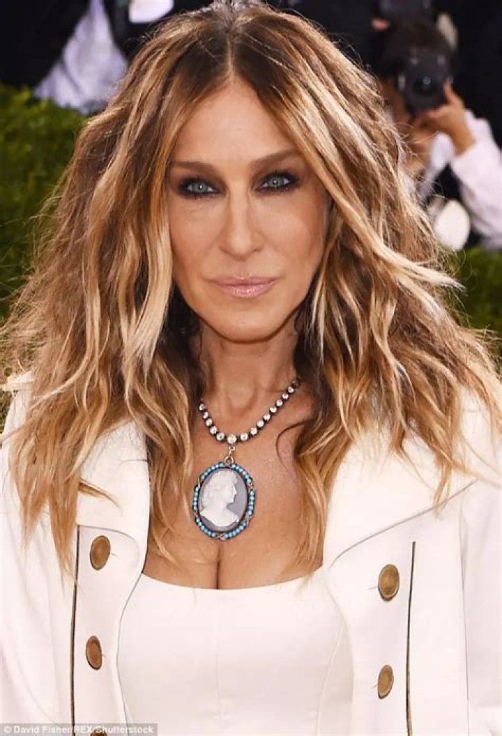 What is the meaning of a cameo necklace?