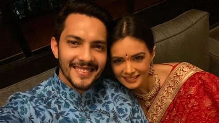 What is the name of Aditya Narayan wife?