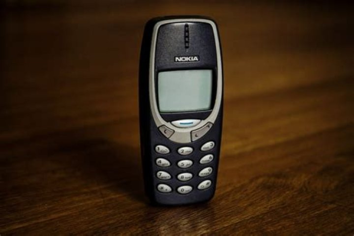 What is the OS of Nokia 3310?