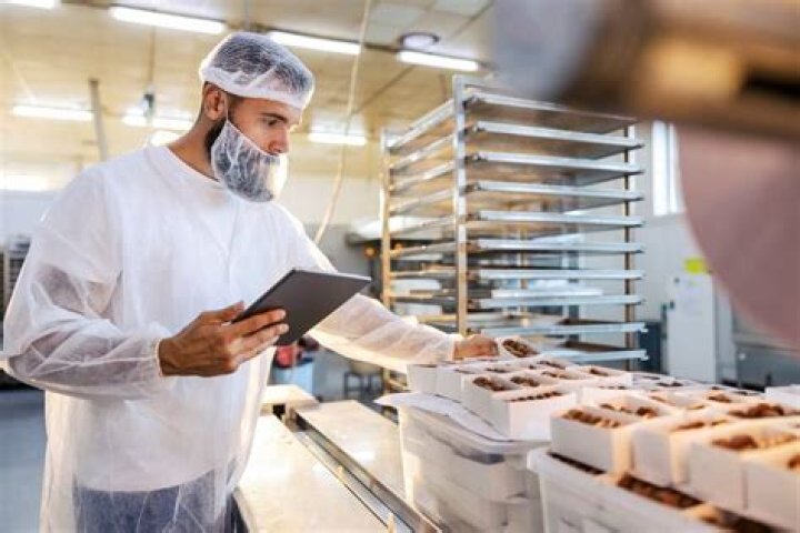 What is the qualification required for food inspector?