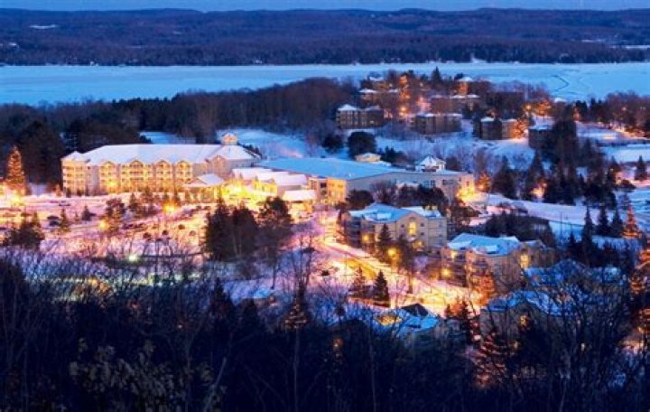 What is there to do at Deerhurst Resort?