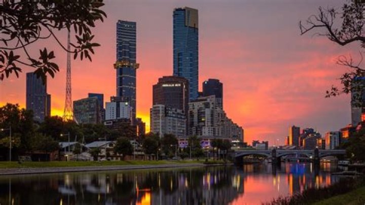 What is there to do in Melbourne in the summer?