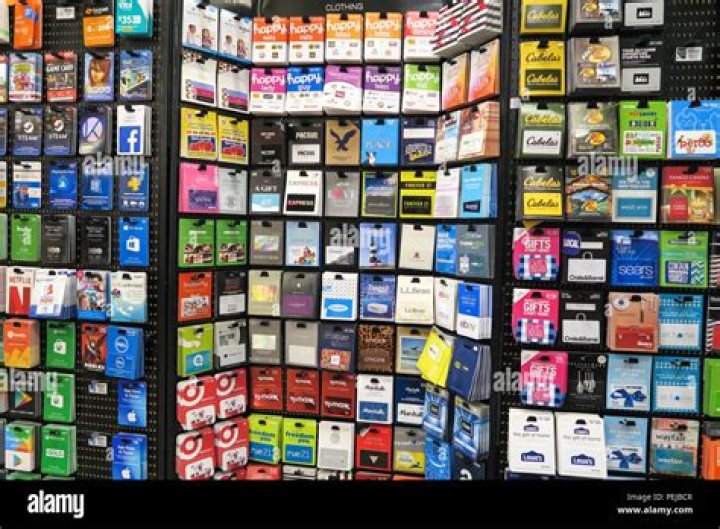 What kind of gift cards does Shoppers Drug Mart sell?