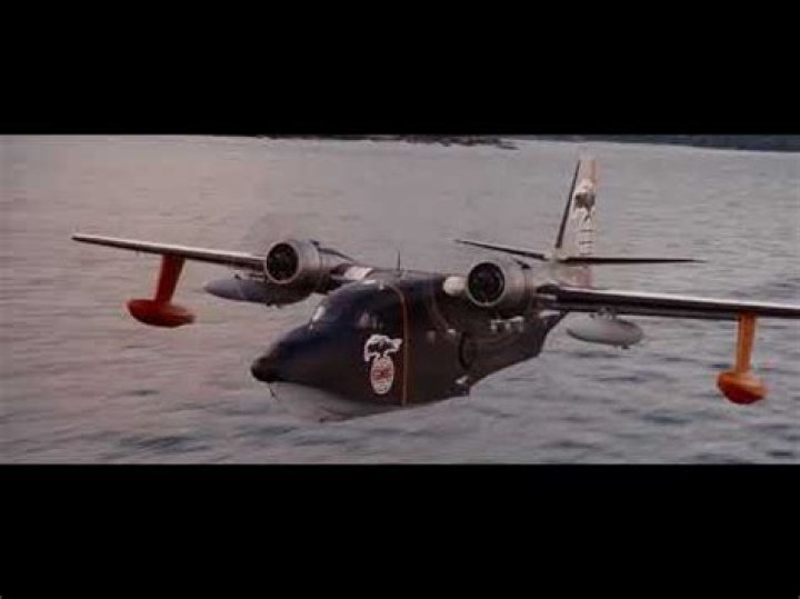 What kind of plane do they fly in expendables?