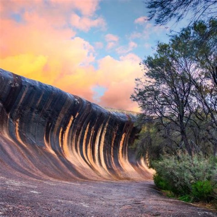 What landscape is wave rock part of?