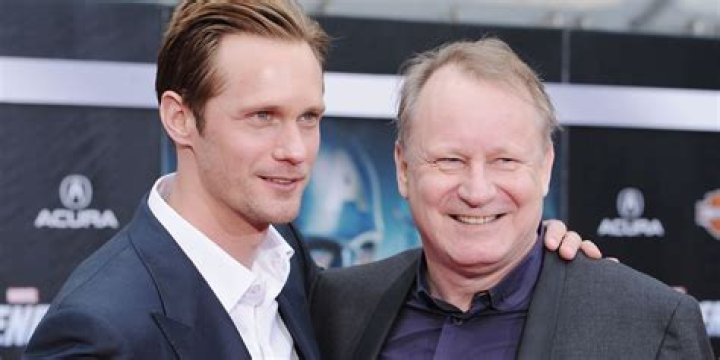 What languages does Stellan Skarsgard speak?