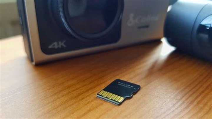 What memory card does a dash cam take?