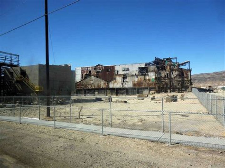 What mineral is mined in Trona CA?