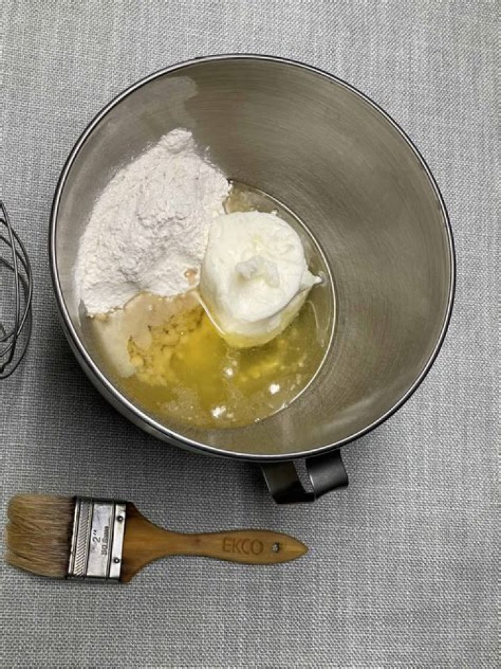 What oil do you use to grease a pan?