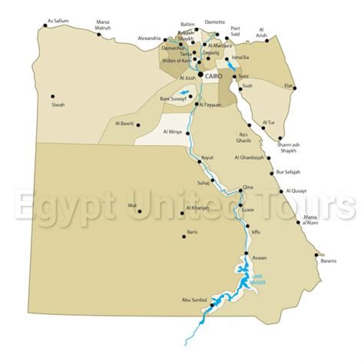 What percentage of Egypt's population lives in the Nile delta or along the Nile River?