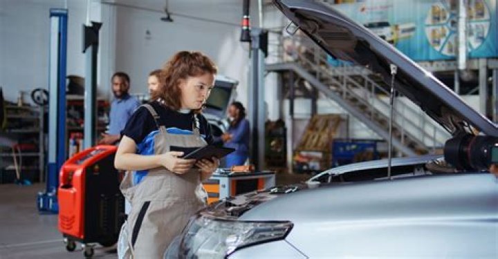 What qualifications do I need to be a mechanic?