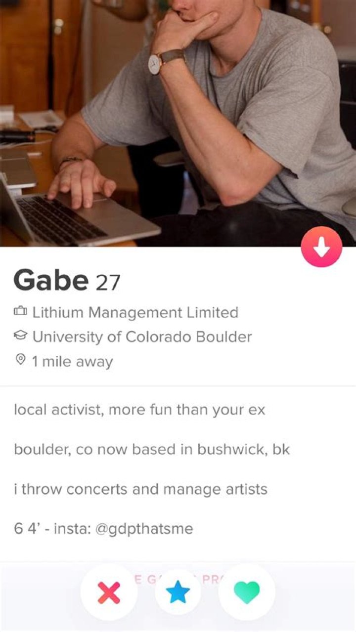 What should a guys tinder profile look like?