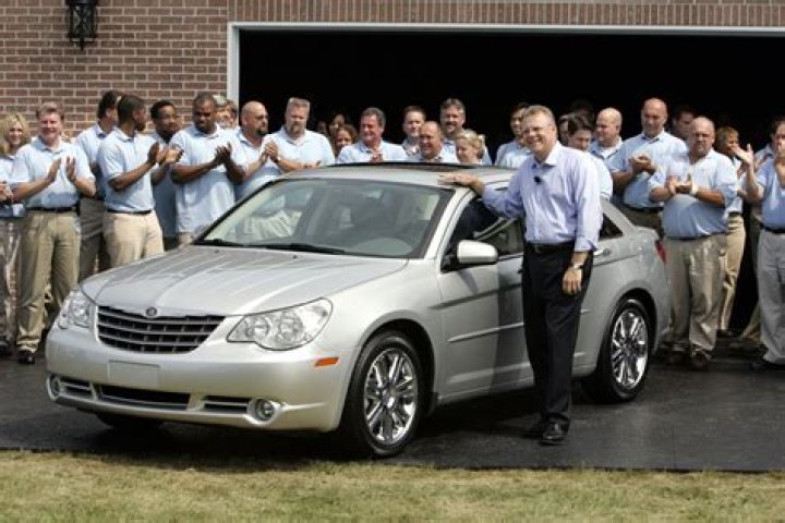 What size rims are on a 2007 Chrysler Sebring?