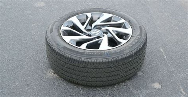 What size tires are on a 2006 Honda Accord?