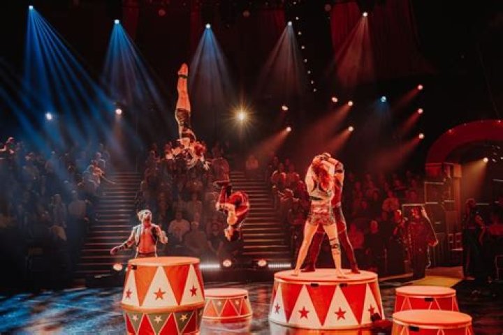 What time does Circus Circus close today?