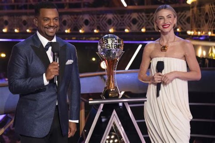 What time does dancing with the stars come on tonight?