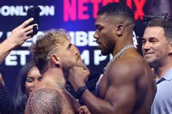 What time is Jake Paul fight?