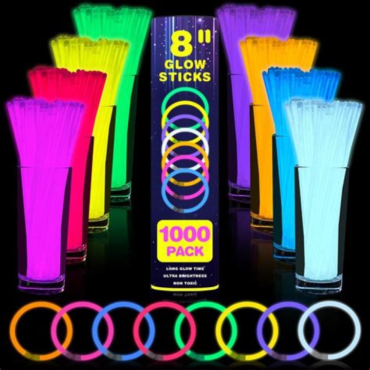 What types of glow sticks are there?