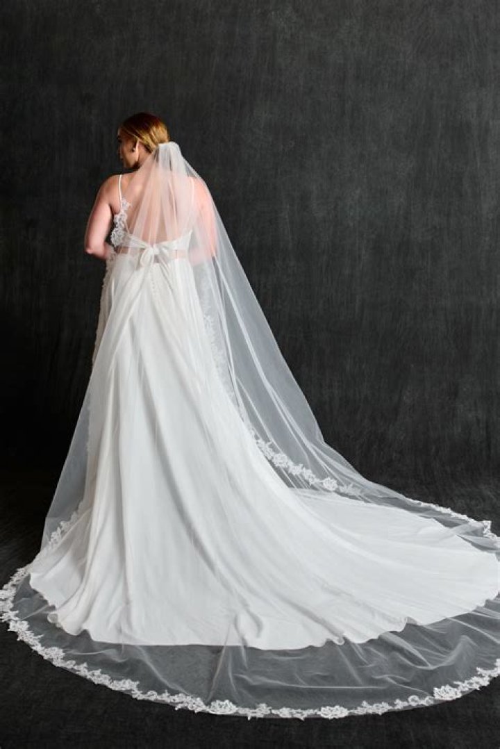 What veil goes with lace wedding dress?