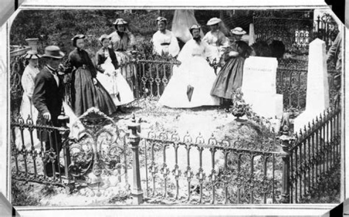 What was a mourning war?
