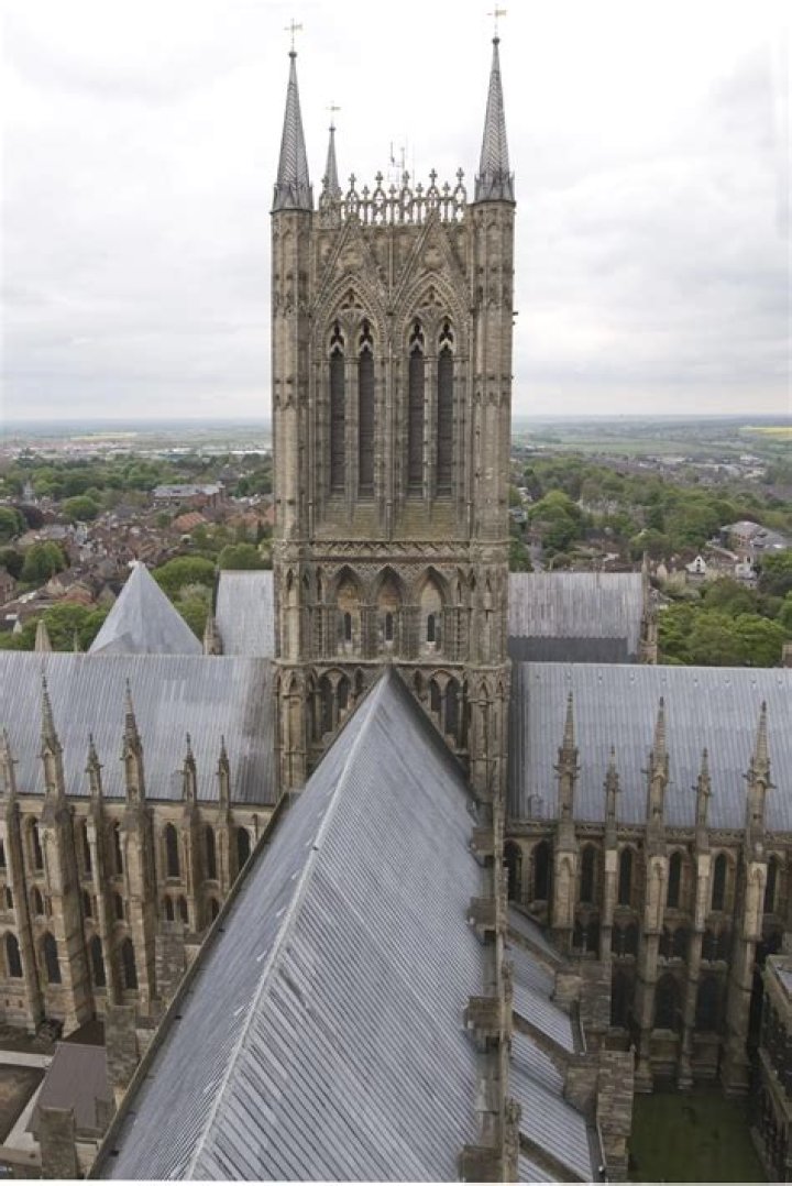 When did Lincoln cathedral lost its Spires?