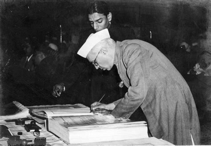 When did Motilal Nehru Constitution for India?