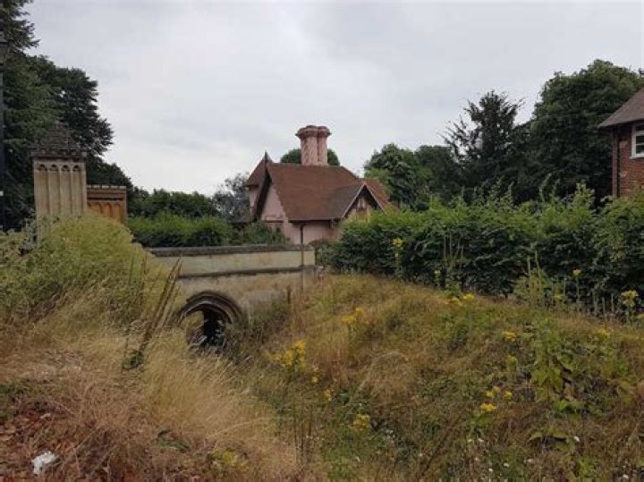 When was Fulham Palace built?