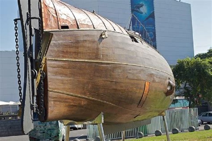 When was the US submarine service created and what was the name of the first submarine?