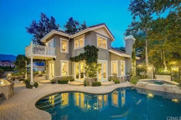 Where are the nicest houses in LA?