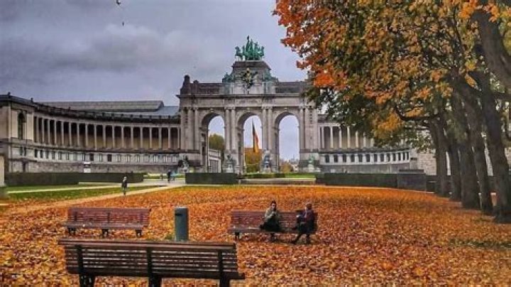 Where can I park for free in Brussels?