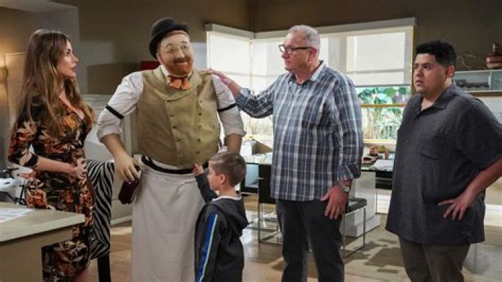 Where can I watch Modern Family s11?