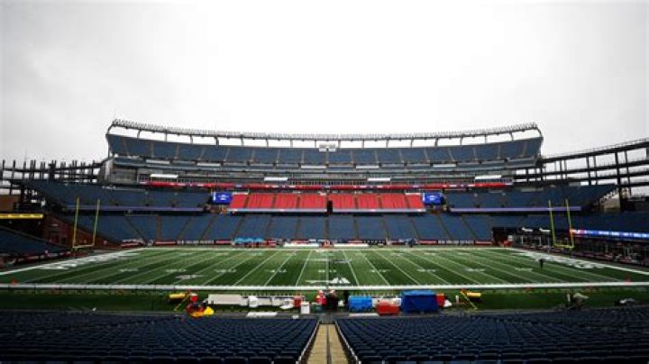 Where can I watch NFL in Manhattan?