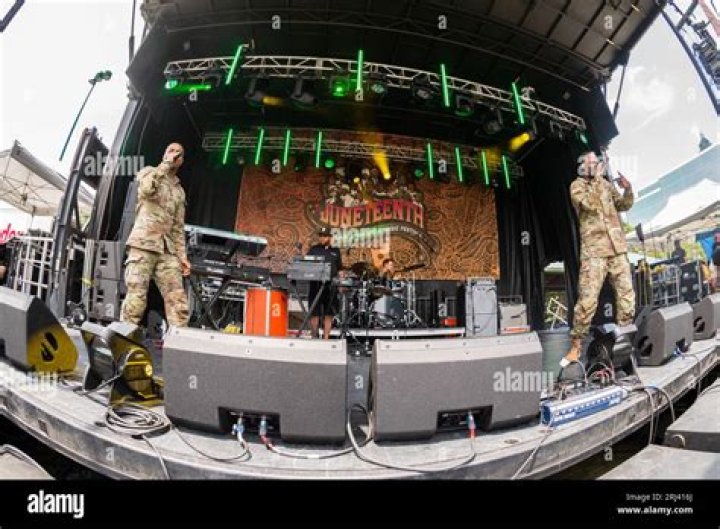 Where do rappers perform in Atlanta?
