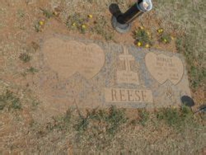 Where is Della Reese buried?