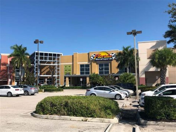 Where is Sportsman's Warehouse headquarters?