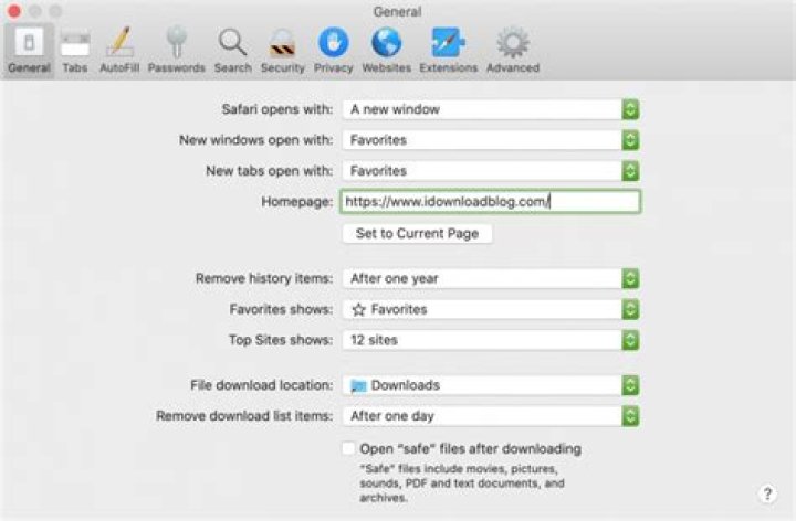 Where is the Safari menu on Macbook Air?