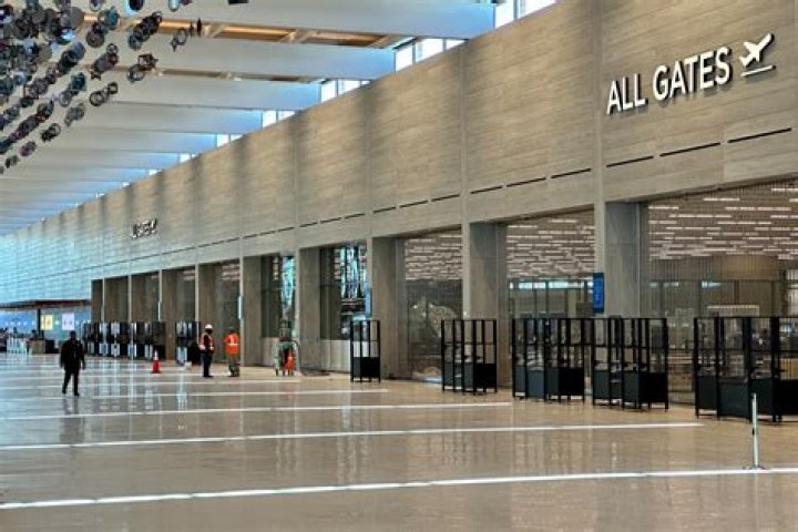 Which airports have priority lane?